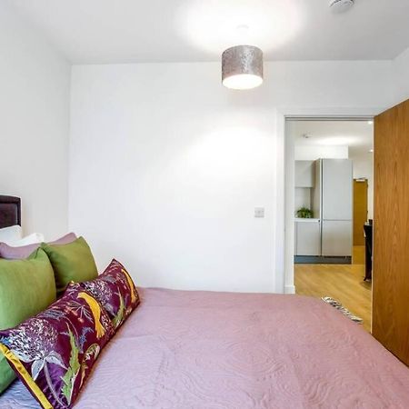 Stunning 2 Bed/2 Bath In Town Centre & Parking! Apartment Bracknell Luaran gambar