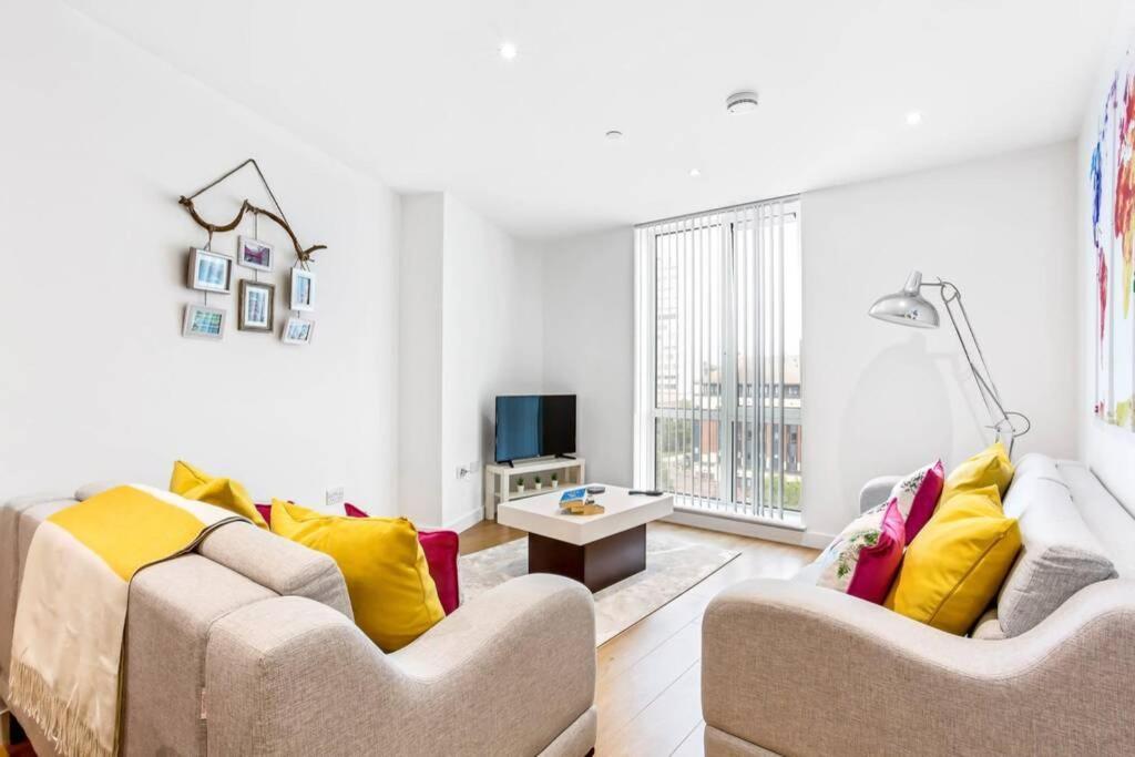 Stunning 2 Bed/2 Bath In Town Centre & Parking! Apartment Bracknell Luaran gambar