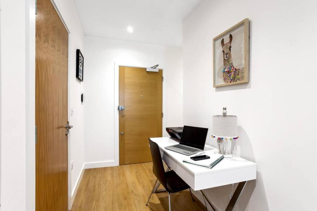 Stunning 2 Bed/2 Bath In Town Centre & Parking! Apartment Bracknell Luaran gambar